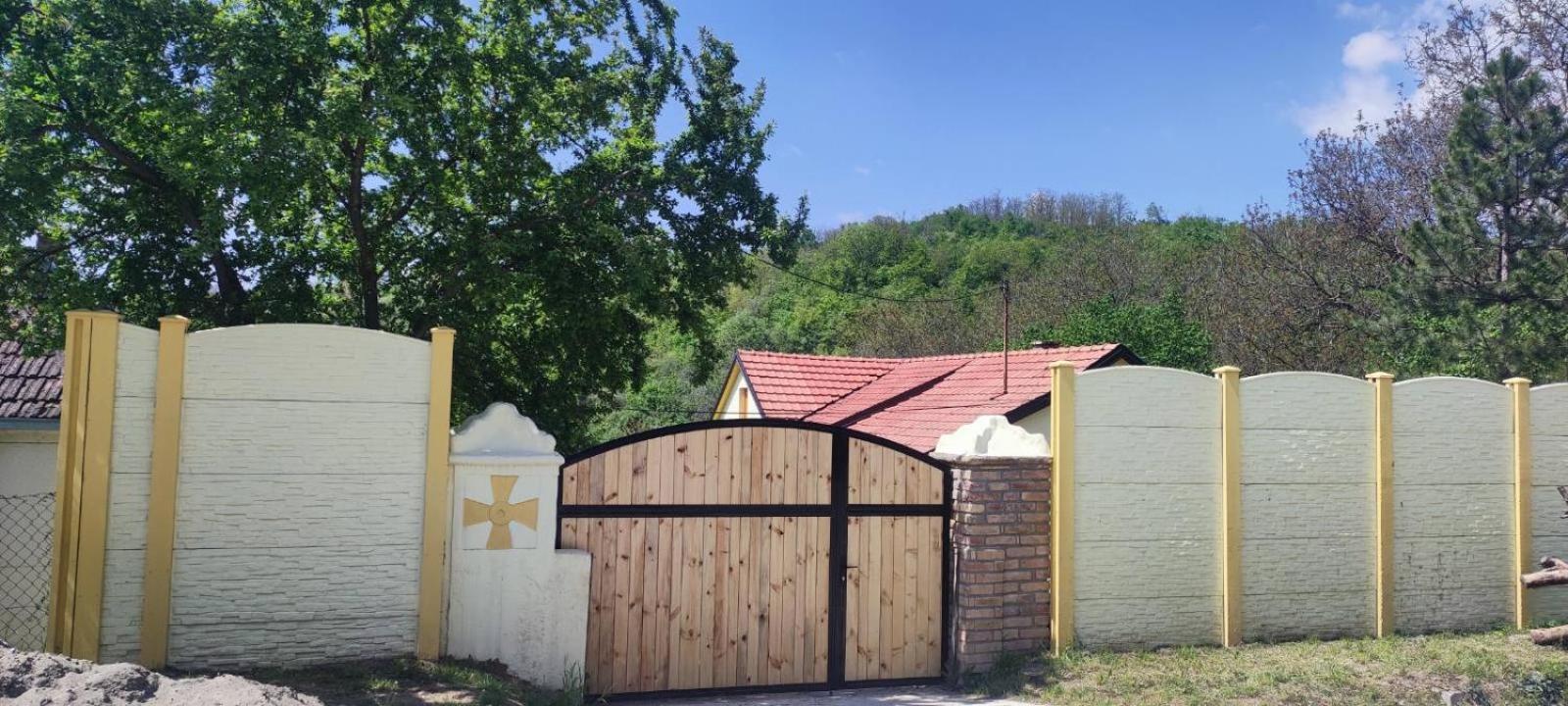 Fruska House